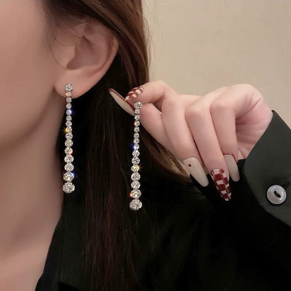 Woman's Fashion Earrings / ក្រវិលនារី