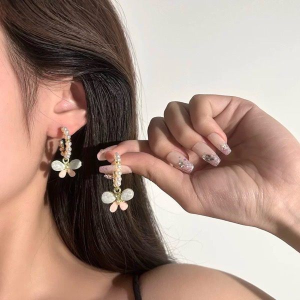 Woman's Fashion Earrings / ក្រវិលនារី