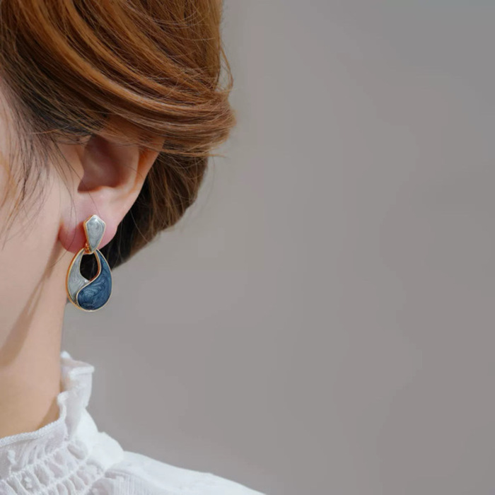 Woman's Fashion Earrings / ក្រវិលនារី