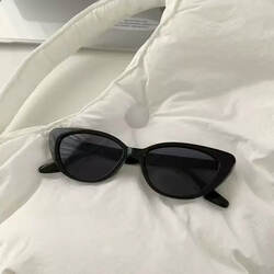 Jennie Style~ Sweet and Cool Black Cat-Eye Sunglasses!