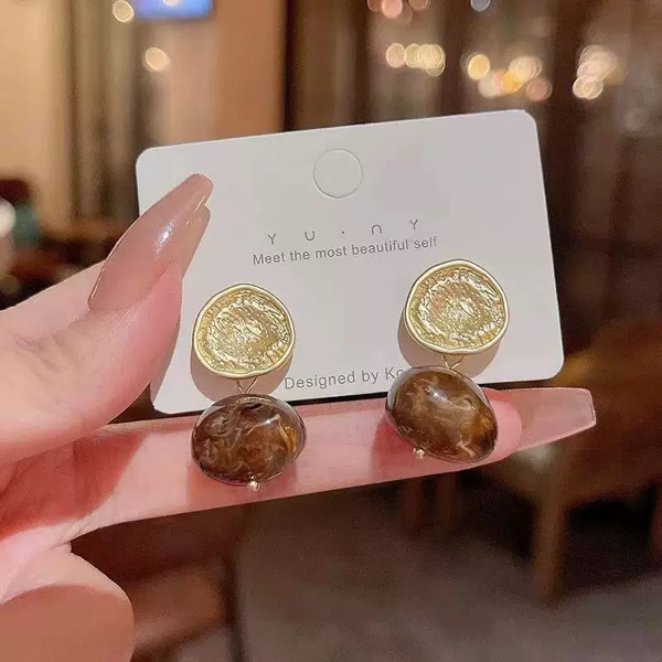 Woman's Fashion Earrings / ក្រវិលនារី