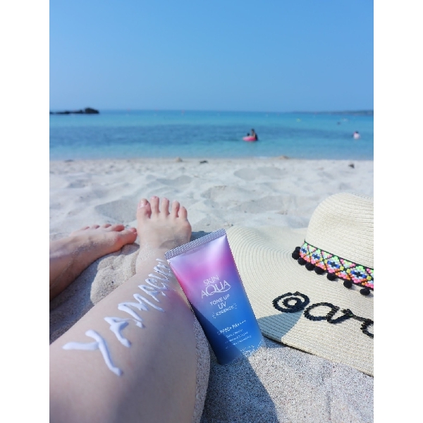 SKIN AQUA Tone Up UV Essence 