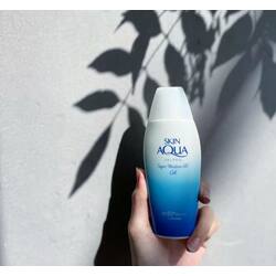 Skin Aqua UV super moisture Gel ជាsunscreen ដែលមាន SPF50+ PA++++ 