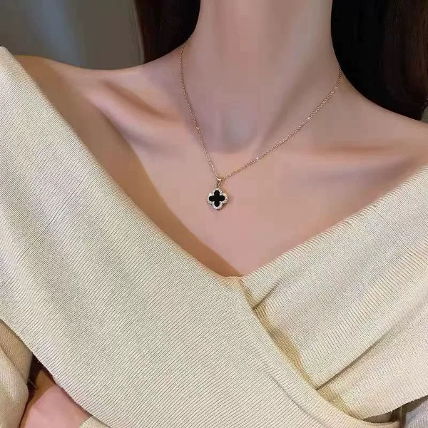 Woman's Fashion Necklace (ខ្សែកនារី)
