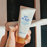 SKIN AQUA Super Moisture Essence 80g