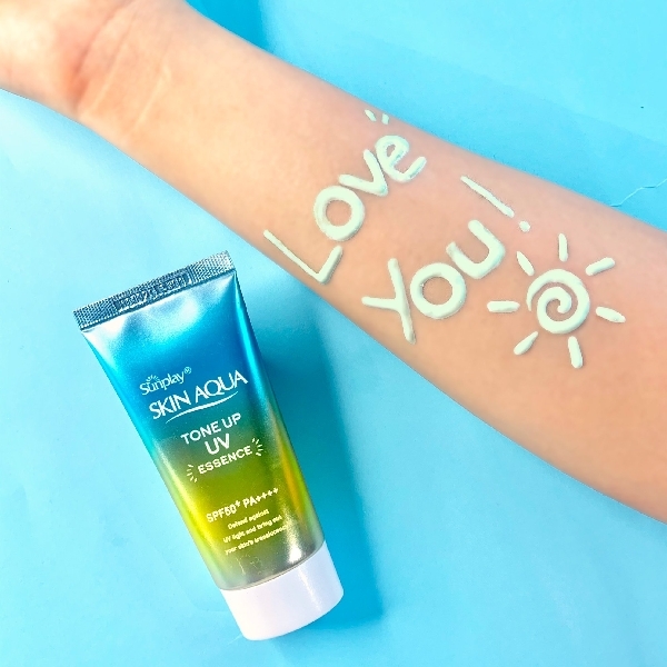 SKIN AQUA Tone Up UV Essence