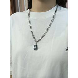 Plate Pendant Necklace