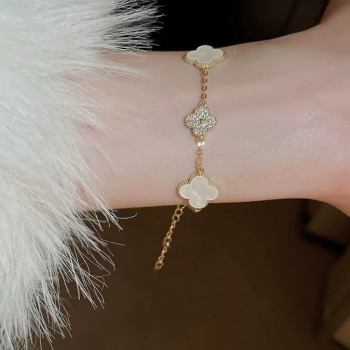 N1 Women's Bracelet / ខ្សែដៃ UP140