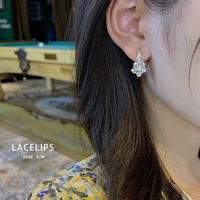 E101 Woman's Earrings /ក្រវិល