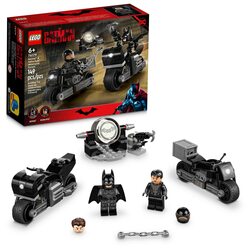 Batman™ & Selina Kyle™ Motorcycle Pursui