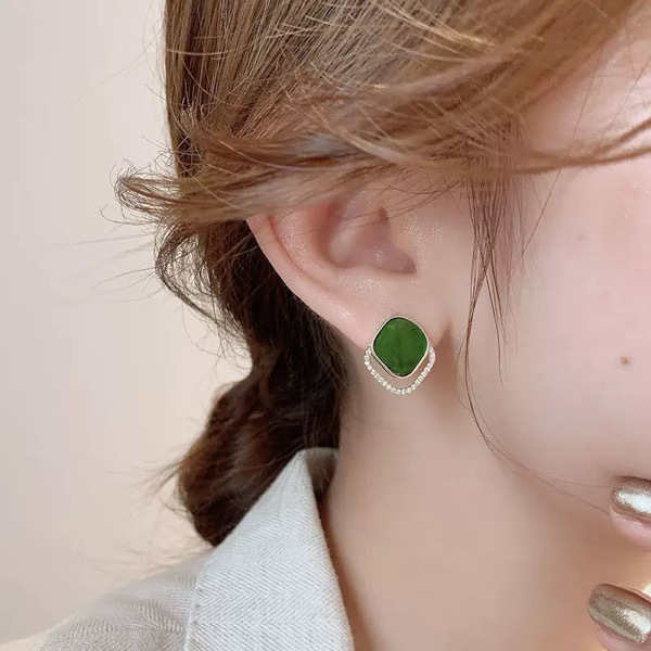 Women's Fashion Earring (ក្រវិល)