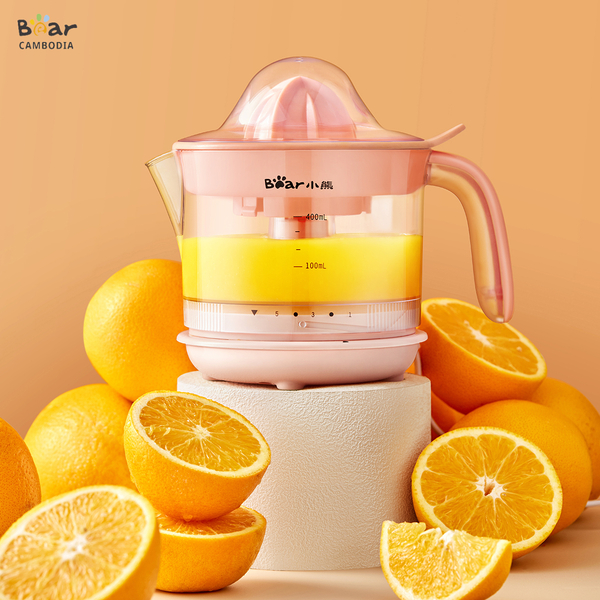 Making your own juice with Bear Electric Citrus Juicer ZZJ-F45A5. 