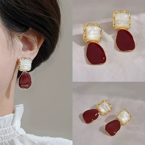 Woman's Fashion Earrings / ក្រវិលនារី