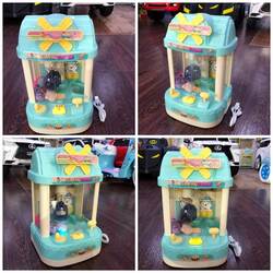 Playing Claw Game NO 840 HK