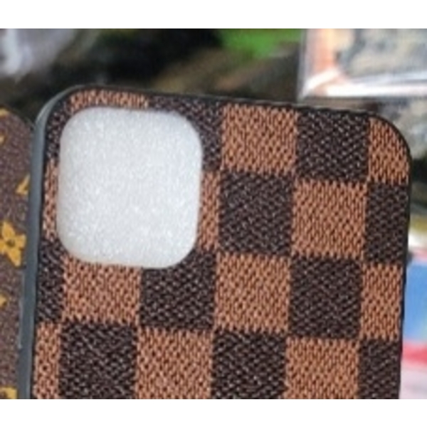 សំបកការ៉ូ LV iPhone 11 Pro Max