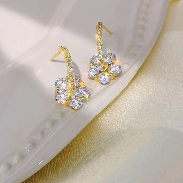 E101 Woman's Earrings /ក្រវិល