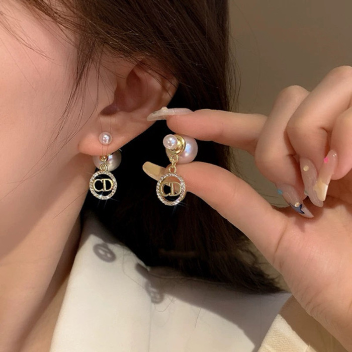 Woman's Fashion Earrings / ក្រវិលនារី
