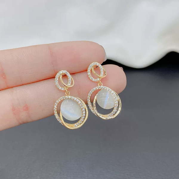 E127 Woman's Earrings /ក្រវិល