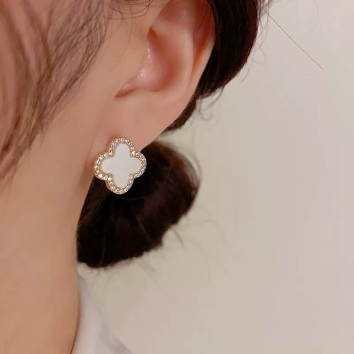 Woman's Fashion Earrings / ក្រវិលនារី