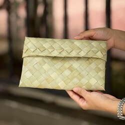 កាបូបស្មុគត្នោតខ្មែរ