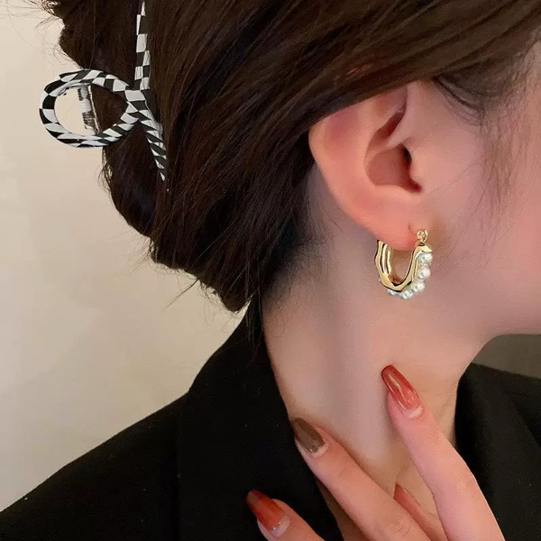 E44 Woman's Earrings /ក្រវិល
