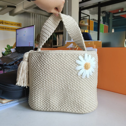 Crochet Hand Bag with Daisy
