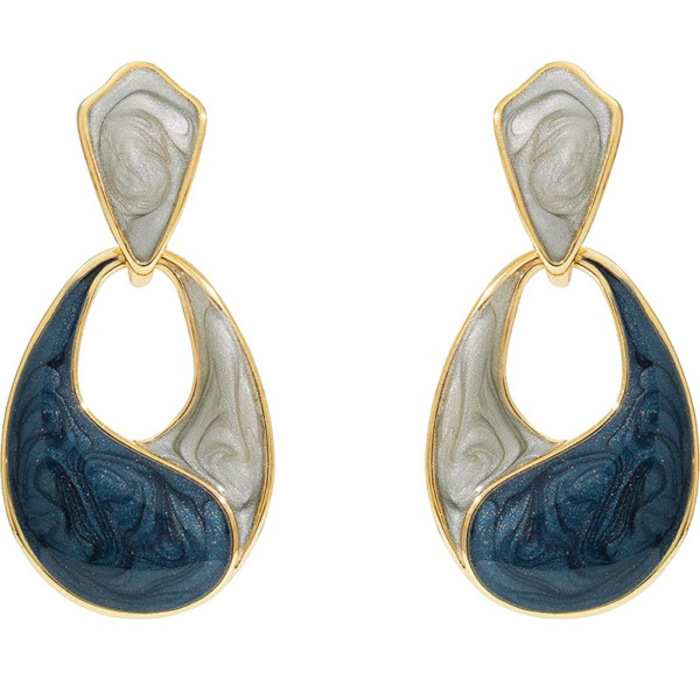 Woman's Fashion Earrings / ក្រវិលនារី