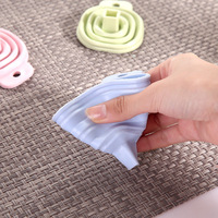 1PC Random Color Silicone Funnel