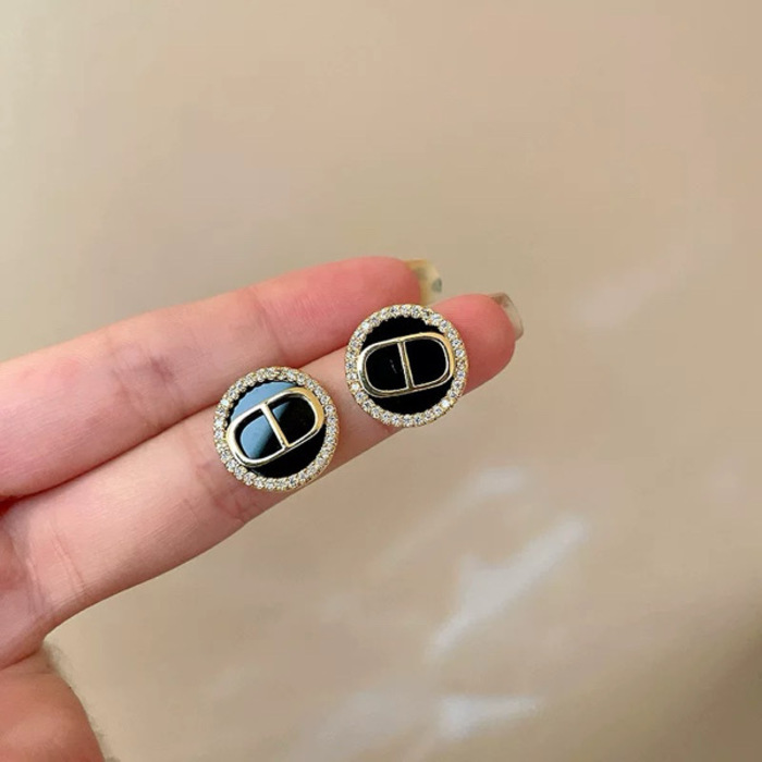 Woman's Fashion Earrings / ក្រវិលនារី