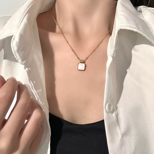 Woman's Fashion Necklace/ ខ្សែកនារី