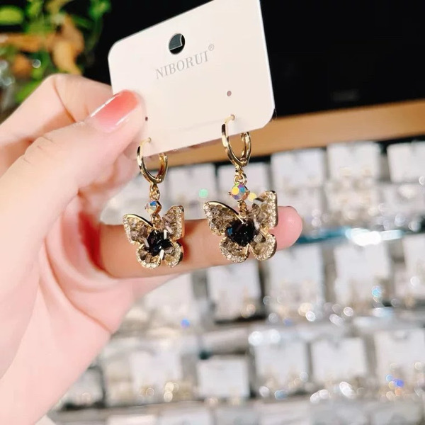 Woman's Fashion Earrings / ក្រវិលនារី