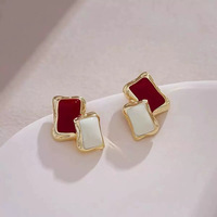 Woman's Fashion Earrings / ក្រវិលនារី