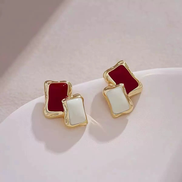 Woman's Fashion Earrings / ក្រវិលនារី