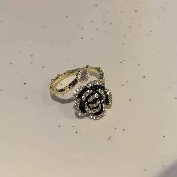 S43 Women's ring ចិញ្ចៀននារីផ្កាខ្មៅ