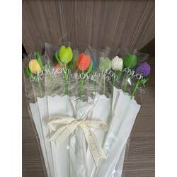  Short-stemmed tulips ផ្កាទូលីដើមខ្លី