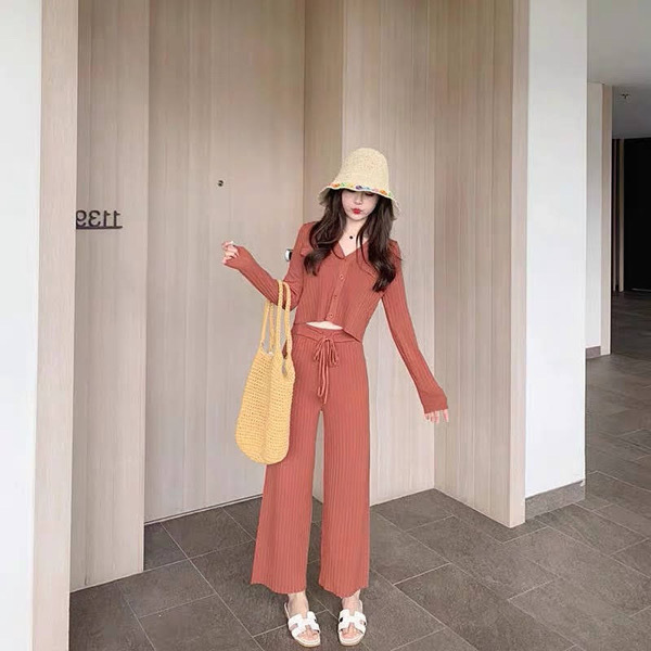 ឈុតសាច់ចាក់ដៃវែងខ្លួនខ្លី