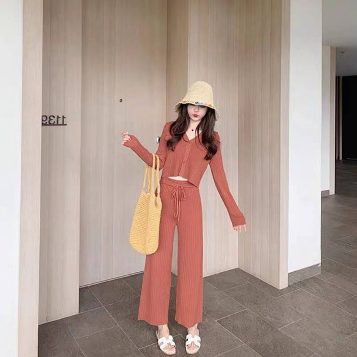 ឈុតសាច់ចាក់ដៃវែងខ្លួនខ្លី