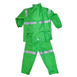 ឈុតអាវភ្លៀងពណ៌បៃតង ទំហំ XXL