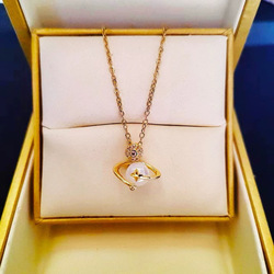 Woman's Fashion Necklace