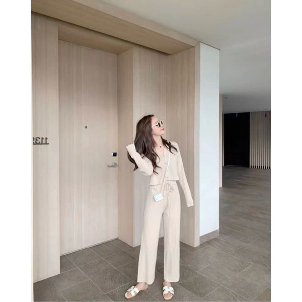 ឈុតសាច់ចាក់ដៃវែងខ្លួនខ្លី